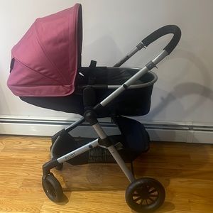 Pivot Stroller and car seat with attached based